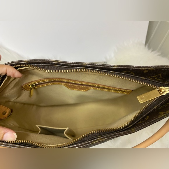 Authentic Pre Loved Louis Vuitton Looping GM Shoulder Bag - Picture 11 of 17